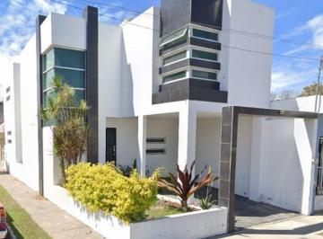 Casa de 3 habitaciones, Tepic · Casa con 3 Recámaras en Venta con 335 m² de Terreno en Tepic