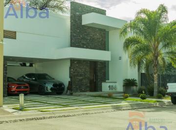Casa · 375m² · 4 Recámaras · 7 Estacionamientos · Moderna Casa en Venta en Residencial Altaria