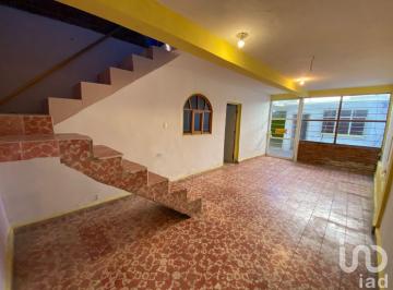 Casa · 213m² · 10 Recámaras · 1 Estacionamiento · Casa Para Inversión con Local Comercial