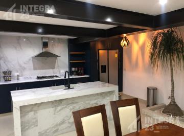 Casa · 243m² · 4 Recámaras · 2 Estacionamientos · Casa en Venta a 1 Min de La Recta, 4 Recámaras, 3 Niveles, Col. Bello Horizonte