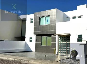 Casa en condominio · 275m² · 3 Recámaras · 2 Estacionamientos · Casa en Fraccionamiento Cumbres del Lago