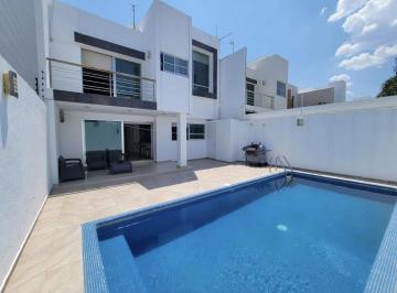 Casa · 328m² · 3 Recámaras · 3 Estacionamientos · Casa en Fraccionamiento Cumbres del Lago