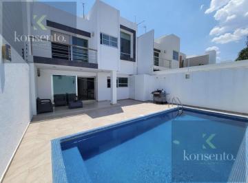 Casa · 328m² · 3 Recámaras · 3 Estacionamientos · Casa en Fraccionamiento Cumbres del Lago