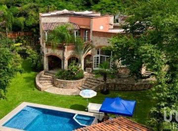 Casa · 510m² · 7 Recámaras · 7 Estacionamientos · Casa en Venta Quinta Las Quijas