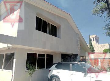 Casa · 618m² · 4 Recámaras · 4 Estacionamientos · Casa en Venta en Bosques de Las Lomas, 618 m², Oportunidad a Su Alcance!