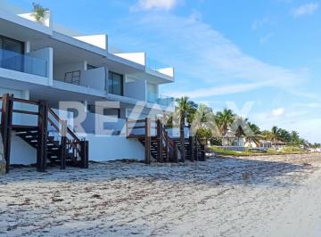 Casa · 300m² · 4 Recámaras · 2 Estacionamientos · Townhouse de 3 Niveles en Venta en Telchac Puerto - (4)