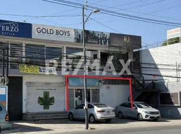 Local comercial · 80m² · 4 Estacionamientos · Local de Renta - (4)