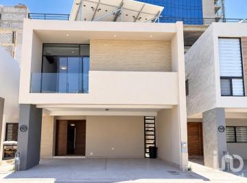 Casa · 160m² · 3 Recámaras · 2 Estacionamientos · Casa en Venta Veneros Residencial en Cd. Juarez Chih.
