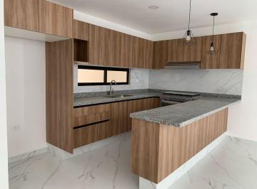 Casa · 200m² · 4 Recámaras · 2 Estacionamientos · Casa en Venta Atras de Plaza San Diego