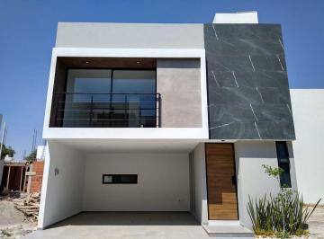 Casa · 200m² · 4 Recámaras · 2 Estacionamientos · Casa en Venta Atras de Plaza San Diego