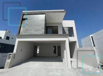 Casa · 295m² · 3 Recámaras · 2 Estacionamientos · Casa en Venta Alamo Sur Zona Carretera Nacional Santiago