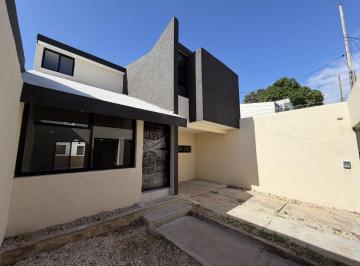 Casa de 3 habitaciones, Mérida · Casa Remodelada de 3 Recámaras con Alberca Dentro de La Ciudad, Norponiente.