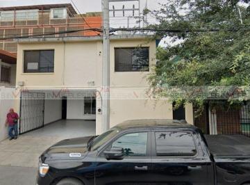 Casa · 343m² · 4 Recámaras · 1 Estacionamiento · Casa en Venta en Monterrey