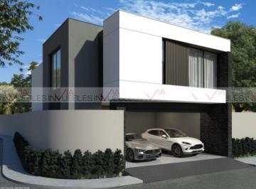 Casa · 293m² · 3 Recámaras · 2 Estacionamientos · Casa en Venta en Monterrey
