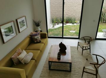 Casa en condominio · 142m² · 3 Recámaras · 2 Estacionamientos · Casa en Venta en Zibata Queretaro