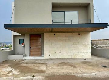 Casa en condominio · 287m² · 3 Recámaras · 3 Estacionamientos · Casa en Venta en Lomas del Campanario Norte Queretaro
