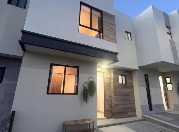 Casa en condominio · 122m² · 3 Recámaras · 2 Estacionamientos · Casa en Condominio en Zakia Queretaro