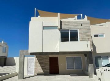 Casa en condominio · 276m² · 4 Recámaras · 2 Estacionamientos · Casa en Venta en Condominio con Roof Garden en Zibata Queretaro