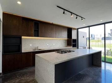 Casa en condominio · 325m² · 4 Recámaras · 3 Estacionamientos · Casa en Condominio en Venta en Lomas del Campanario Norte