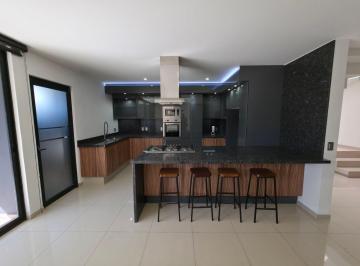 Casa · 240m² · 4 Recámaras · Casa - Casa Fuerte