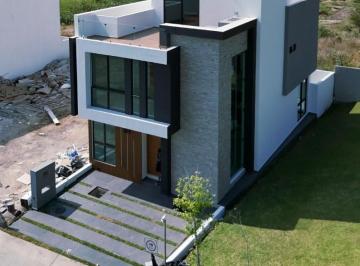 Casa · 229m² · 3 Estacionamientos · Casa en Casa Fuerte
