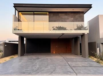 Casa · 426m² · 3 Recámaras · 4 Estacionamientos · Casa en Venta Residencial El Molino León Guanajuato