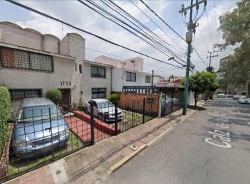 Casa de 4 habitaciones, Alvaro Obregón · Casa en Venta en Calzada de Las Aguilas en Alvaro Obregon