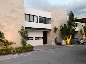 Casa · 220m² · 2 Recámaras · 2 Estacionamientos · Townhouse Amueblado en Altabrisa, en Privada con Amenidades, 2 Rec,2,5 Baños