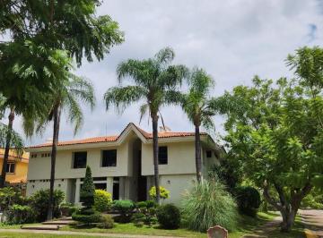 Casa de 5 habitaciones, Zapopan · Residencia en Condominio Azaleas