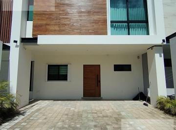 Casa · 120m² · 3 Recámaras · 3 Estacionamientos · Casa - Arbolada