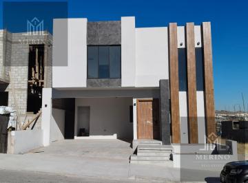 Casa · 217m² · 3 Recámaras · 2 Estacionamientos · Casa en Venta en Cantera