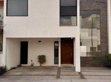 Casa · 189m² · 3 Recámaras · 2 Estacionamientos · Amplia y Cómoda Casa en Fraccionamiento Súper Ubicado
