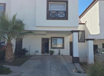 Casa · 170m² · 3 Recámaras · 2 Estacionamientos · Casa - Puente de Piedra