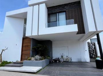 Casa · 370m² · 3 Recámaras · 2 Estacionamientos · Venta Casa en Tamarindos Residencial Al Norponiente de La Ciudad Ge