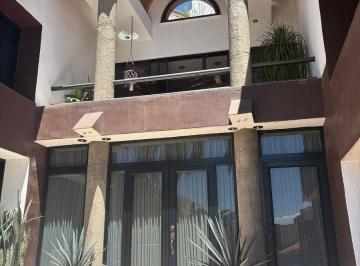 Casa en condominio · 692m² · 4 Recámaras · 3 Estacionamientos · Hermosa y Amplia Casa en Pedregal de Queretaro