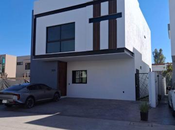 Casa de 3 habitaciones, Zapopan · Casa en Venta en Solares - Sendeira 165
