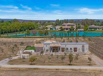 e2ab9162e51a91a8c8064ab8c1649fbb9a4d1a76141893a6e7859bfeb87c0a13 · Casa de un Solo Nivel en Venta en San Miguel de Allende, Viñedos Santa Catalina