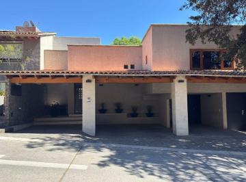 Casa en Renta de 4 habitaciones La Herradura · Renta Casa Grande en Excelente Ubicación - con Cuarto de Servicio