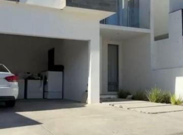 Casa de 3 habitaciones, Chihuahua · Casa con 260 m² Superficie de Terreno, 3 Recámaras en Venta en Bosques del Valle IV