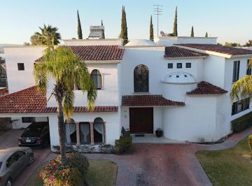 Casa · 505m² · 5 Recámaras · 4 Estacionamientos · Venta de Casa en Jardines del Lago Al Poniente de La Ciudad Lu