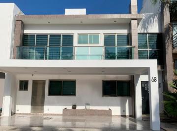 Casa · 280m² · 3 Recámaras · 3 Estacionamientos · Casa en Venta en Residencial Aqua By Cumbres