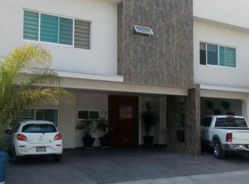Casa en condominio · 430m² · 4 Recámaras · 4 Estacionamientos · Casa en Venta Virreyes Zapopan