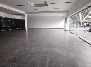 Local comercial · 84m² · 150 Estacionamientos · Local en Renta en Cumbres