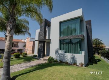 Casa de 4 habitaciones, Querétaro · Casa con 800 m² Superficie de Terreno, 4 Recámaras en Venta en El Campanario