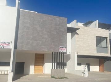 Casa de 3 habitaciones, San Luis Potosí · Hermosa Casa en Venta con Roof en Campo Azul