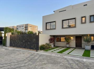 Casa en condominio · 254m² · 3 Recámaras · 3 Estacionamientos · Venta de Casa en Residencial Fenix III en San Mateo Atenco
