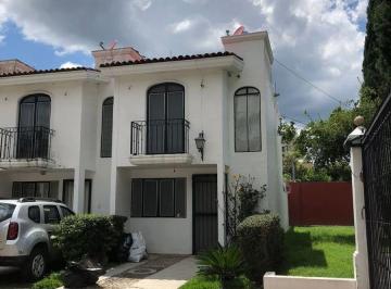Casa de 3 habitaciones, Zapopan · Hermosa Casa a Mitad de Precio en Zapopan Cerca de Plaza Bugambilias