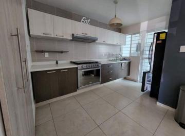 Casa de 5 habitaciones, Irapuato · Amplia Casa en Venta en Villas de Irapuato!