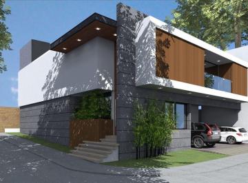 Casa · 612m² · 4 Recámaras · 2 Estacionamientos · Casa en Venta en Club de Golf La Loma