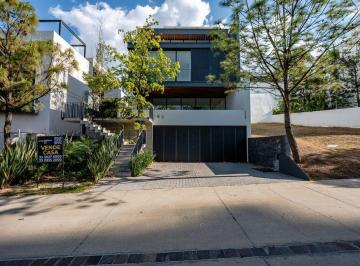 Casa en condominio · 665m² · 5 Recámaras · 6 Estacionamientos · Alcázar Poniente, Majestuosa Residencia Construida en 4 Niveles con Elevador y Vistas Panorámicas!